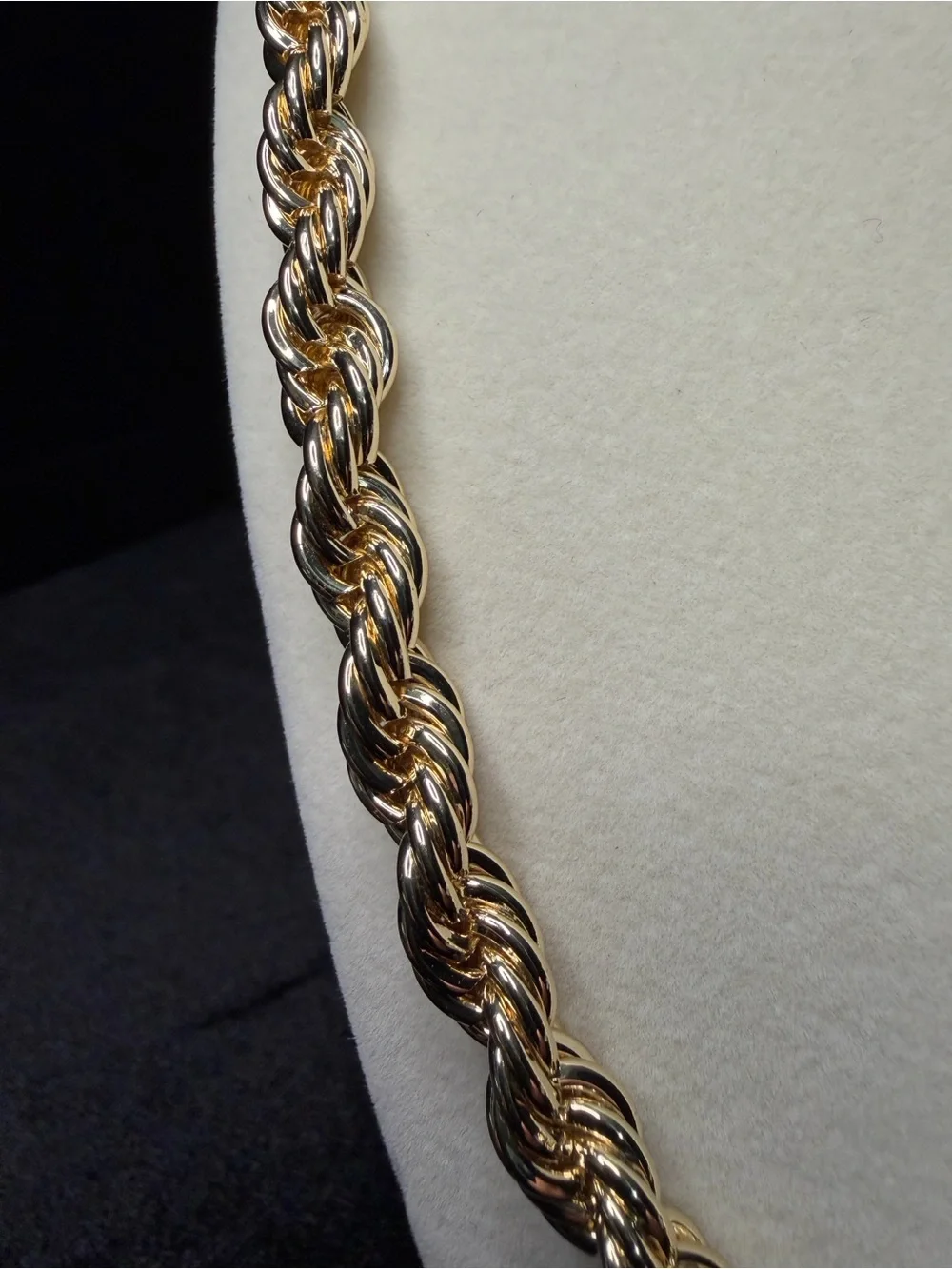 24in 8MM Rope Chain 14K Premium Finish Beautiful Stand Out Piece. Brand new.